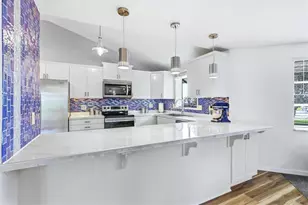 425 Driftwood Rd, Venice, FL 34293 - Photo 5