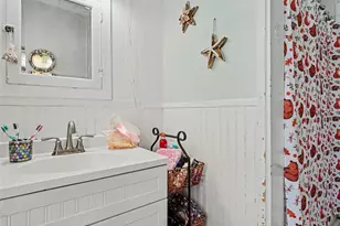 2222 Florinda St, Sarasota, FL 34231 - Photo 9