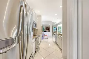 6730 W Country Club Ln, Sarasota, FL 34243 - Photo 17