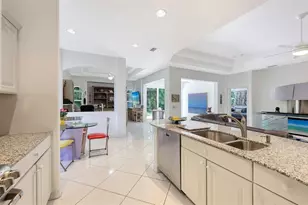 6730 W Country Club Ln, Sarasota, FL 34243 - Photo 19