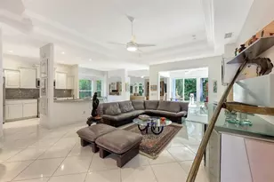 6730 W Country Club Ln, Sarasota, FL 34243 - Photo 11