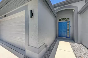 6730 W Country Club Ln, Sarasota, FL 34243 - Photo 5