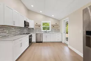 2580 Shamrock Dr, Venice, FL 34293 - Photo 9