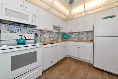 7461 W Country Club Drive N #203, Sarasota, FL 34243 - Photo 9