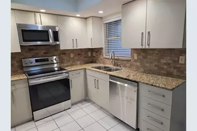 749 N Jefferson Avenue #749, Sarasota, FL 34237 - Photo 5