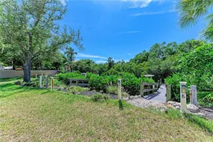 347 Bayshore Dr, Osprey, FL 34229 - Photo 3