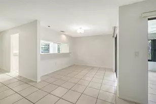 5010 Barrington Cir, Sarasota, FL 34234 - Photo 9