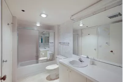 1095 Gulf Of Mexico Drive #102, Longboat Key, FL 34228 - Photo 23