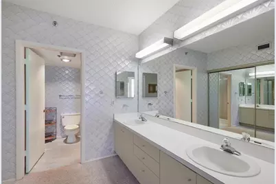 1095 Gulf Of Mexico Drive #102, Longboat Key, FL 34228 - Photo 19