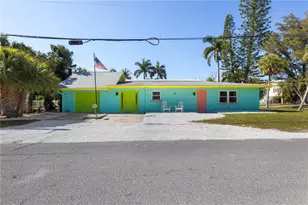 204 29th St, Holmes Beach, FL 34217 - Photo 5