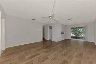 3360 Ramblewood Dr S, Sarasota, FL 34237 - Photo 9