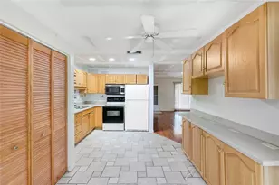 3403 41st St W, Bradenton, FL 34205 - Photo 9