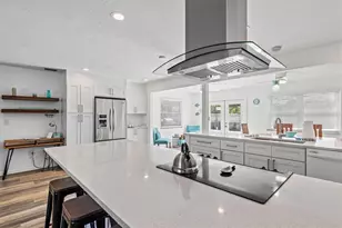 2572 Jefferson Cir, Sarasota, FL 34239 - Photo 15