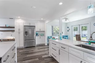 2572 Jefferson Cir, Sarasota, FL 34239 - Photo 7