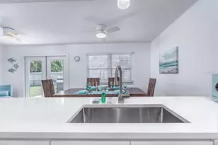2572 Jefferson Cir, Sarasota, FL 34239 - Photo 11