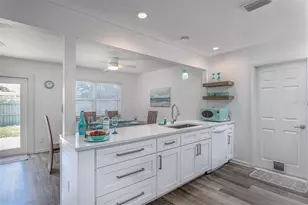 2572 Jefferson Cir, Sarasota, FL 34239 - Photo 17