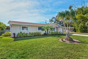 2572 Jefferson Cir, Sarasota, FL 34239 - Photo 3