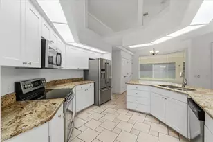 5628 Woodwind Hills Dr, Lakeland, FL 33812 - Photo 9