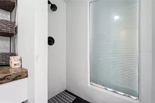 831 Winter Garden Dr, Sarasota, FL 34243 - Photo 21