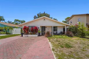 831 Winter Garden Dr, Sarasota, FL 34243 - Photo 1