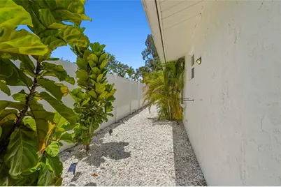 831 Winter Garden Drive, Sarasota, FL 34243 - Photo 49