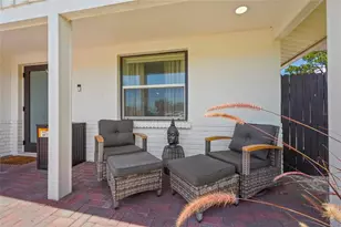 831 Winter Garden Dr, Sarasota, FL 34243 - Photo 3