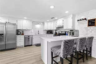 831 Winter Garden Dr, Sarasota, FL 34243 - Photo 3