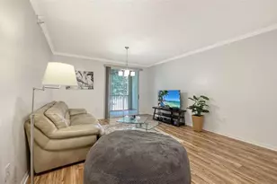 5001 Baraldi Cir, Sarasota, FL 34235 - Photo 9