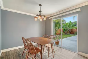 361 Bearded Oaks Cir, Sarasota, FL 34232 - Photo 17