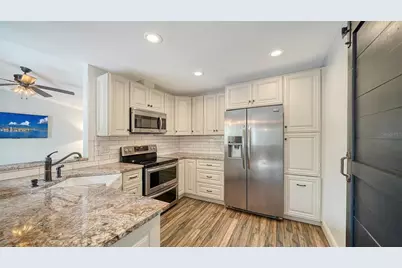 361 Bearded Oaks Circle, Sarasota, FL 34232 - Photo 13