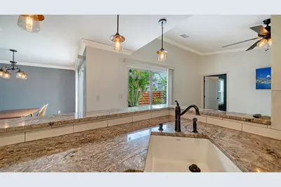 361 Bearded Oaks Circle, Sarasota, FL 34232 - Photo 15