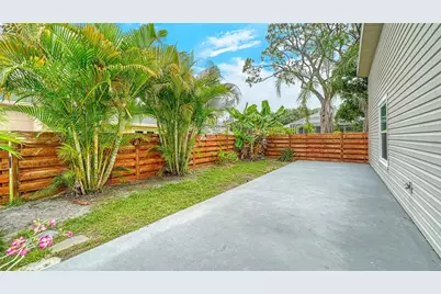 361 Bearded Oaks Circle, Sarasota, FL 34232 - Photo 19