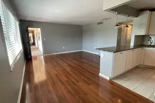 208 NE Monroe Cir N, Saint Petersburg, FL 33702 - Photo 3