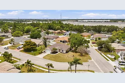 2405 49th Drive E, Bradenton, FL 34203 - Photo 35