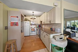 7193 W Country Club Dr N, Sarasota, FL 34243 - Photo 17