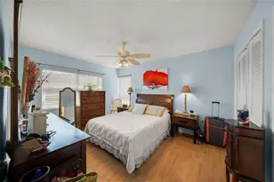 7193 W Country Club Dr N, Sarasota, FL 34243 - Photo 25