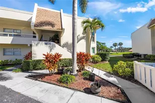 7193 W Country Club Dr N, Sarasota, FL 34243 - Photo 9