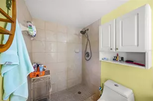 7193 W Country Club Dr N, Sarasota, FL 34243 - Photo 29