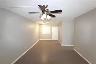 3001 Bee Ridge Rd, Sarasota, FL 34239 - Photo 3