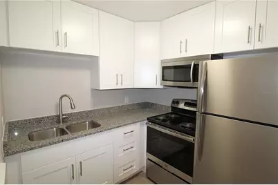 3001 Bee Ridge Road #109, Sarasota, FL 34239 - Photo 5