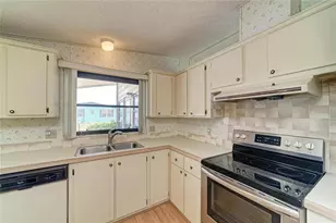 6710 36th Ave E, Palmetto, FL 34221 - Photo 9