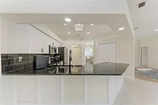 7327 38th Ct E, Sarasota, FL 34243 - Photo 13