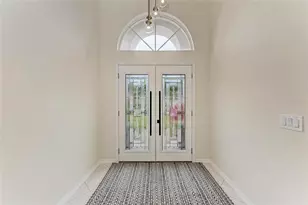 7327 38th Ct E, Sarasota, FL 34243 - Photo 5