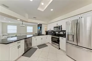 7327 38th Ct E, Sarasota, FL 34243 - Photo 15