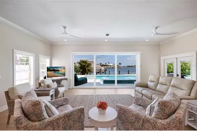 532 70th Street, Holmes Beach, FL 34217 - Photo 5