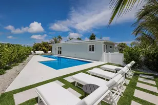 6401 Marina Dr, Holmes Beach, FL 34217 - Photo 29