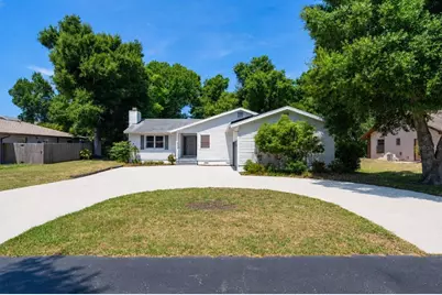 4424 Meadow Creek Circle, Sarasota, FL 34233 - Photo 3