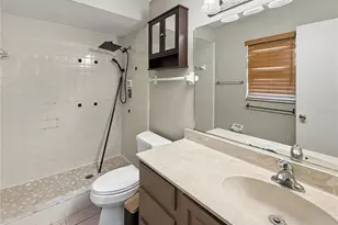 5365 Winewood Dr, Sarasota, FL 34232 - Photo 7