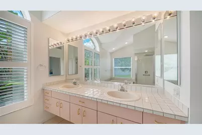 4871 Winterhaven Drive, Sarasota, FL 34233 - Photo 29