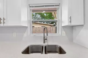 916 Pattison Ave, Sarasota, FL 34237 - Photo 19
